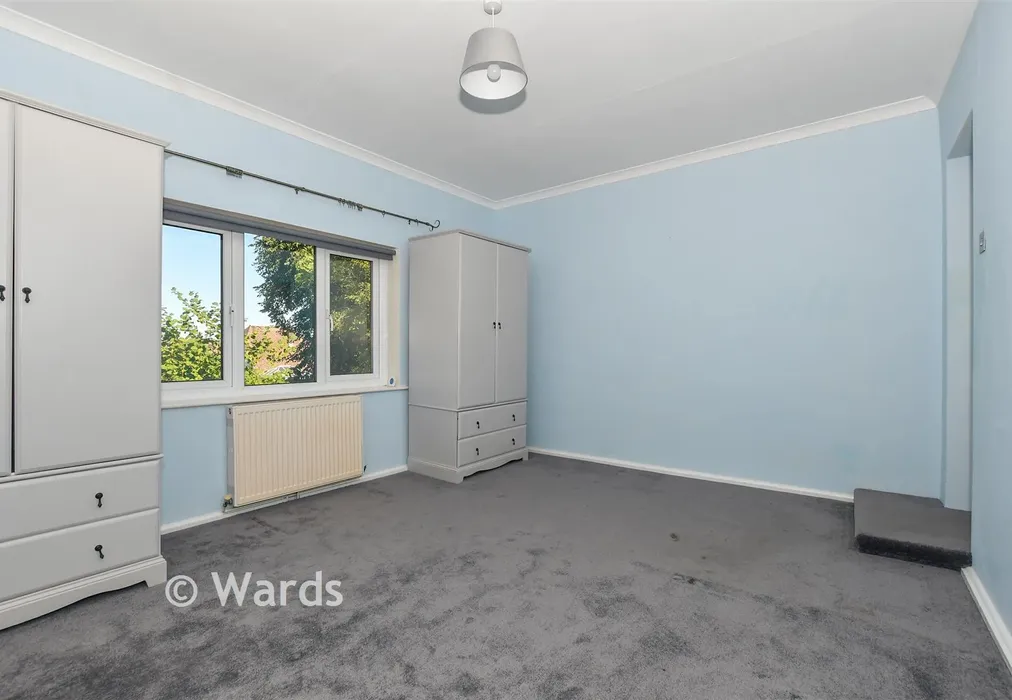 Bedroom 1 - Vineys Gardens, Tenterden, Kent - Wards of Kent
