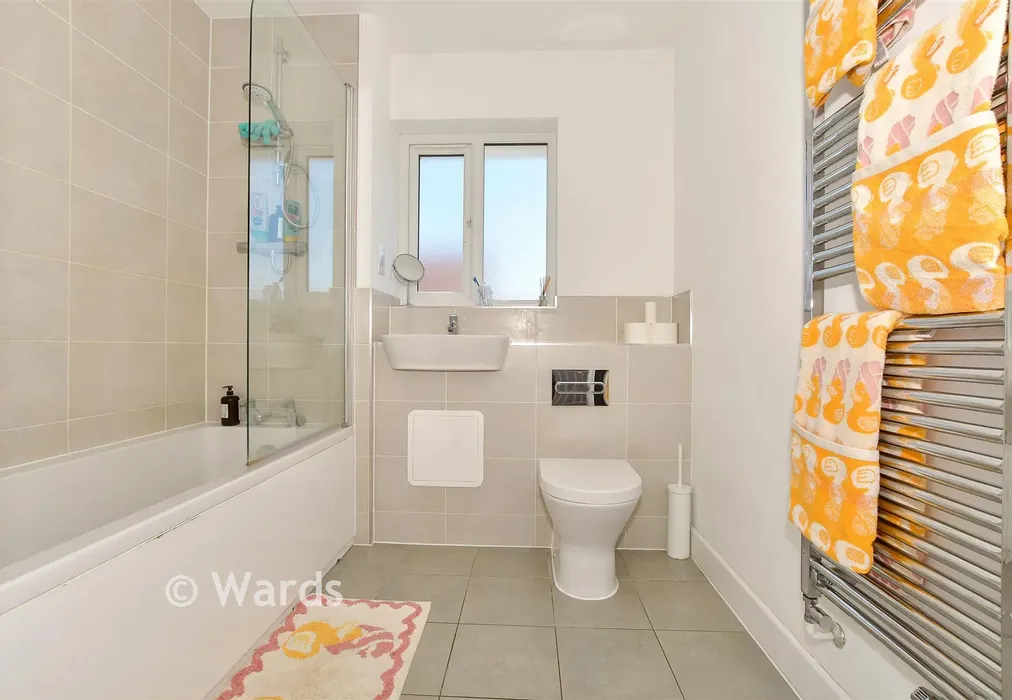 Bathroom - Harvey Drive, Faversham, Kent - Wards of Kent