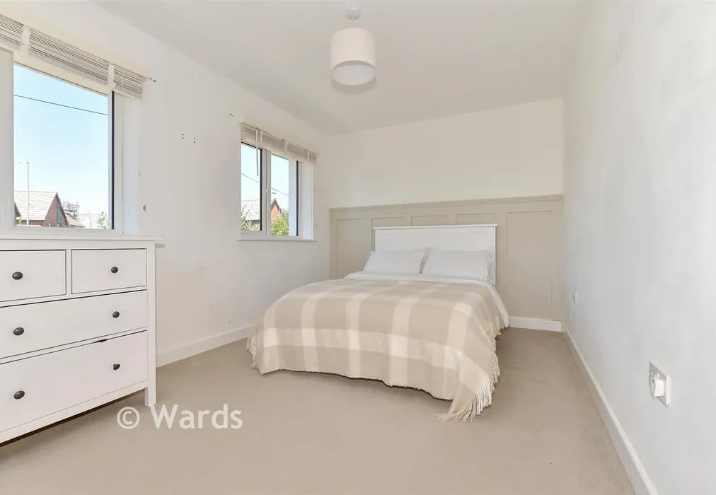 Bedroom 1 - Harvey Drive, Faversham, Kent - Wards of Kent