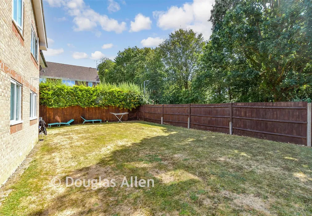 Communal Gardens - Lancaster Drive, Langdon Hills, Basildon, Essex - Wards of Kent