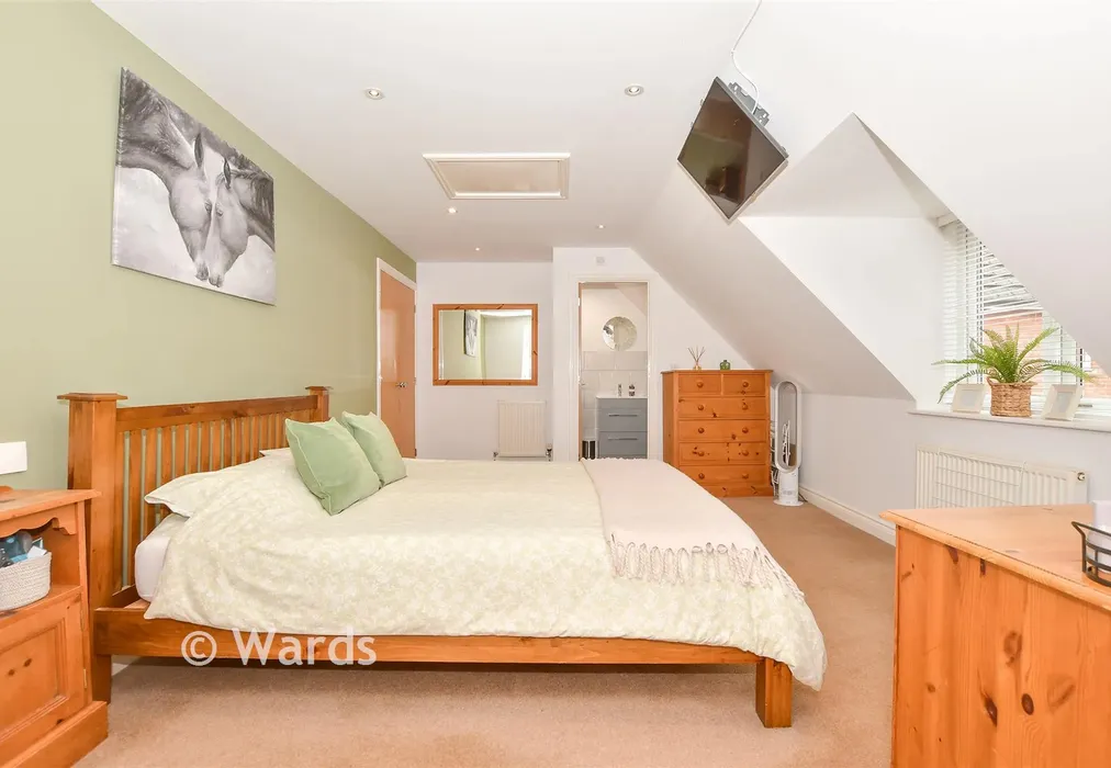 Bedroom 1 - Beech Court Gardens, Maidstone, Kent - Wards of Kent