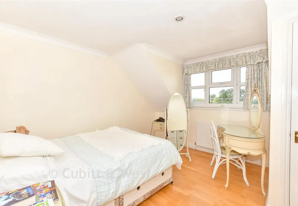 Bedroom 2 - Havant Road, Hayling Island, Hampshire - Wards of Kent