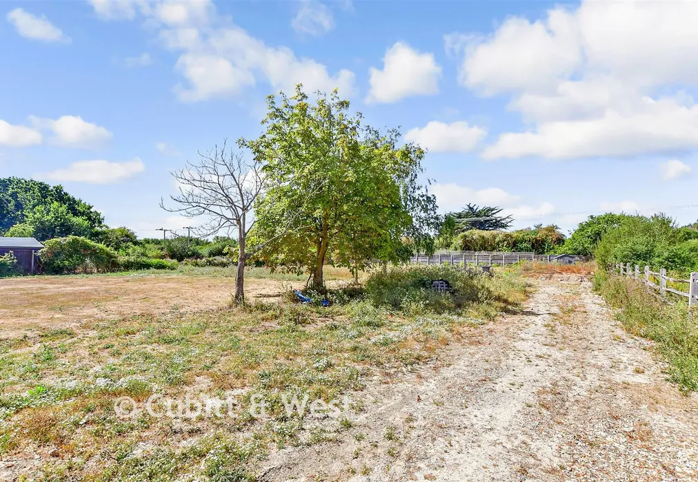 Rear Garden - Havant Road, Hayling Island, Hampshire - Wards of Kent
