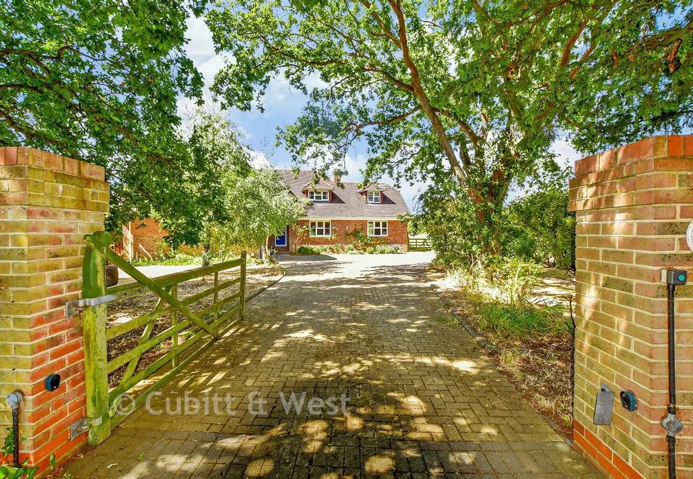 External Lifestyle Photograph - Havant Road, Hayling Island, Hampshire - Wards of Kent