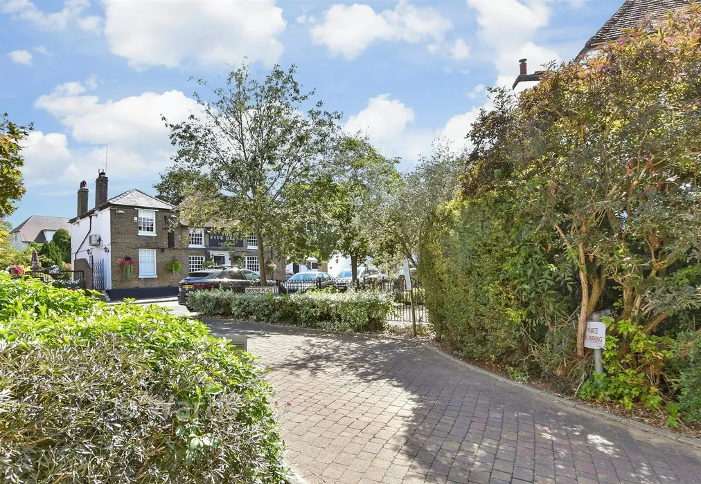 Views To Side - Gibsons Place, Eynsford, Kent - Wards of Kent