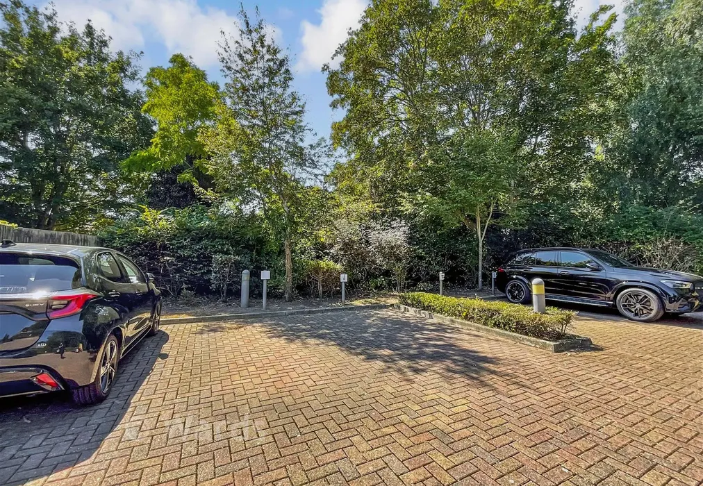 Parking New - Gibsons Place, Eynsford, Kent - Wards of Kent