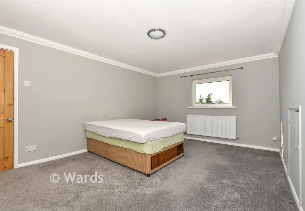 Bedroom 1 - Church Road, Warehorne, Kent - Wards of Kent