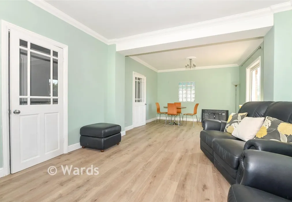 Lounge/Diner - Church Road, Warehorne, Kent - Wards of Kent