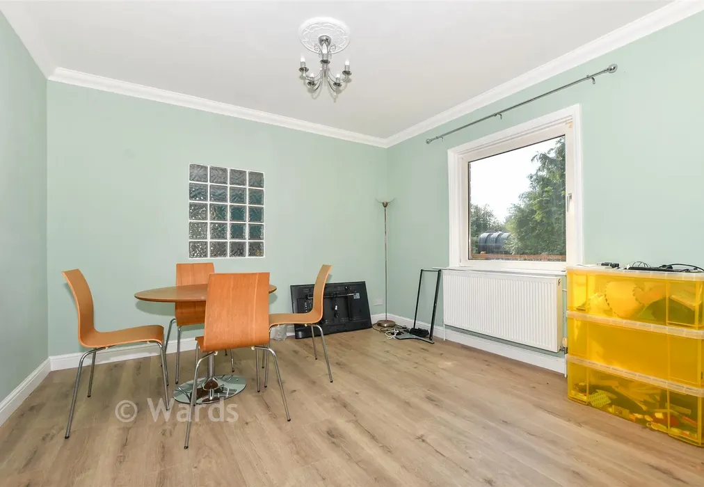 Lounge/Diner - Church Road, Warehorne, Kent - Wards of Kent