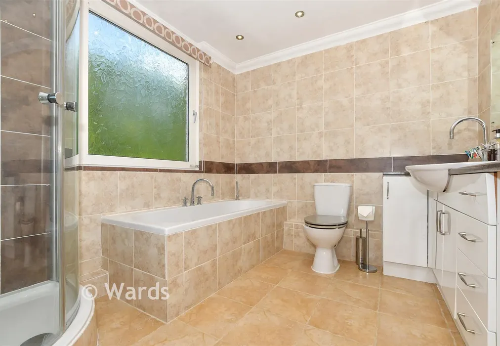 Bathroom - Church Road, Warehorne, Kent - Wards of Kent
