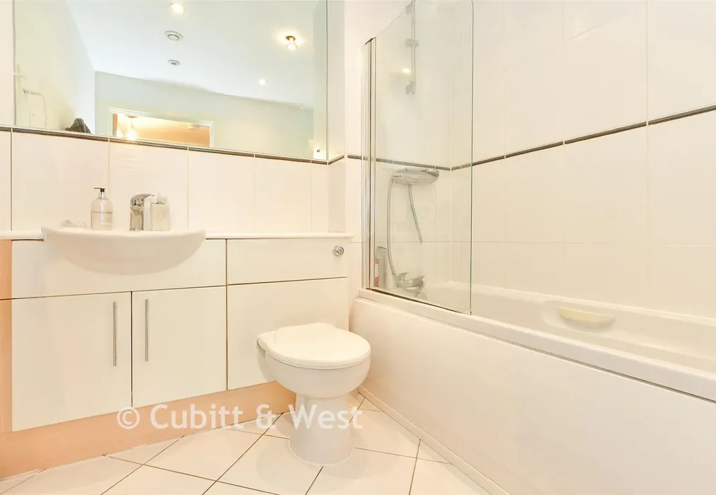 Bathroom - Woodfield Road, Crawley, West Sussex - Wards of Kent