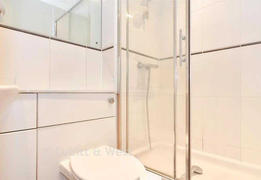 En-Suite Shower Room - Woodfield Road, Crawley, West Sussex - Wards of Kent
