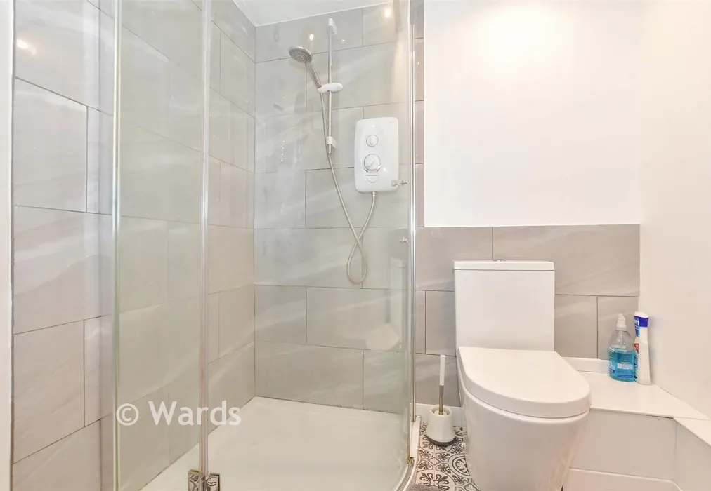 Bathroom - Alma Road, Folkestone, Kent - Wards of Kent
