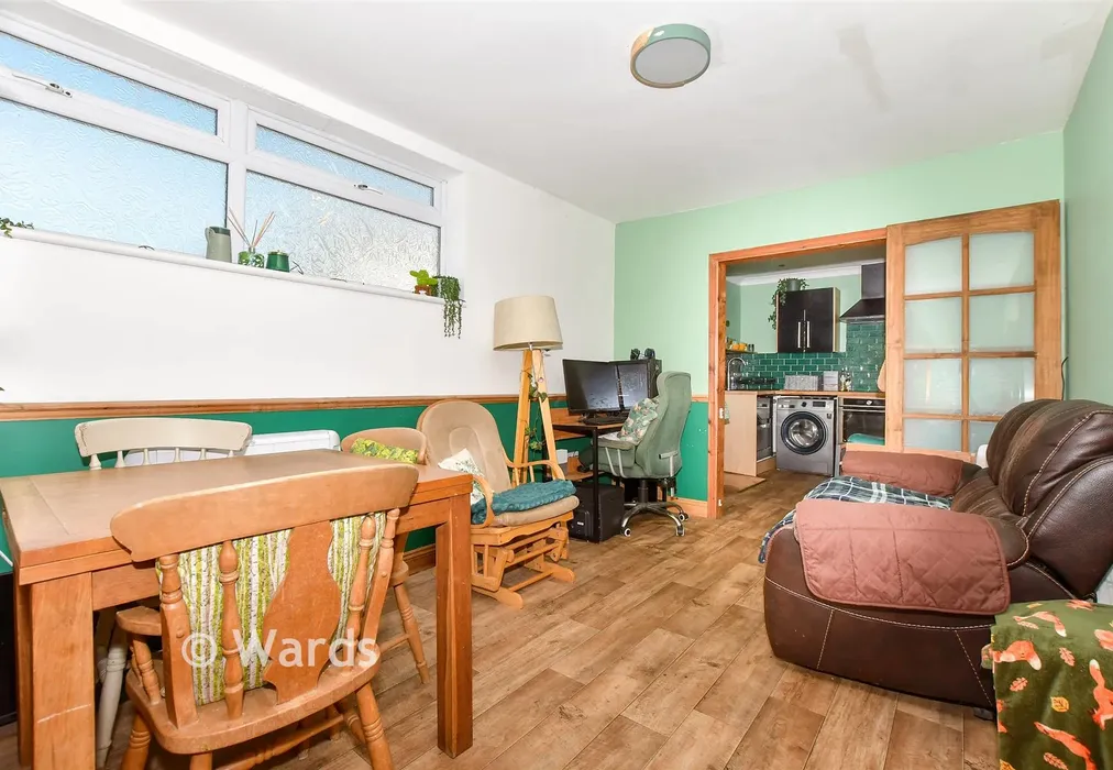 Lounge - Alma Road, Folkestone, Kent - Wards of Kent