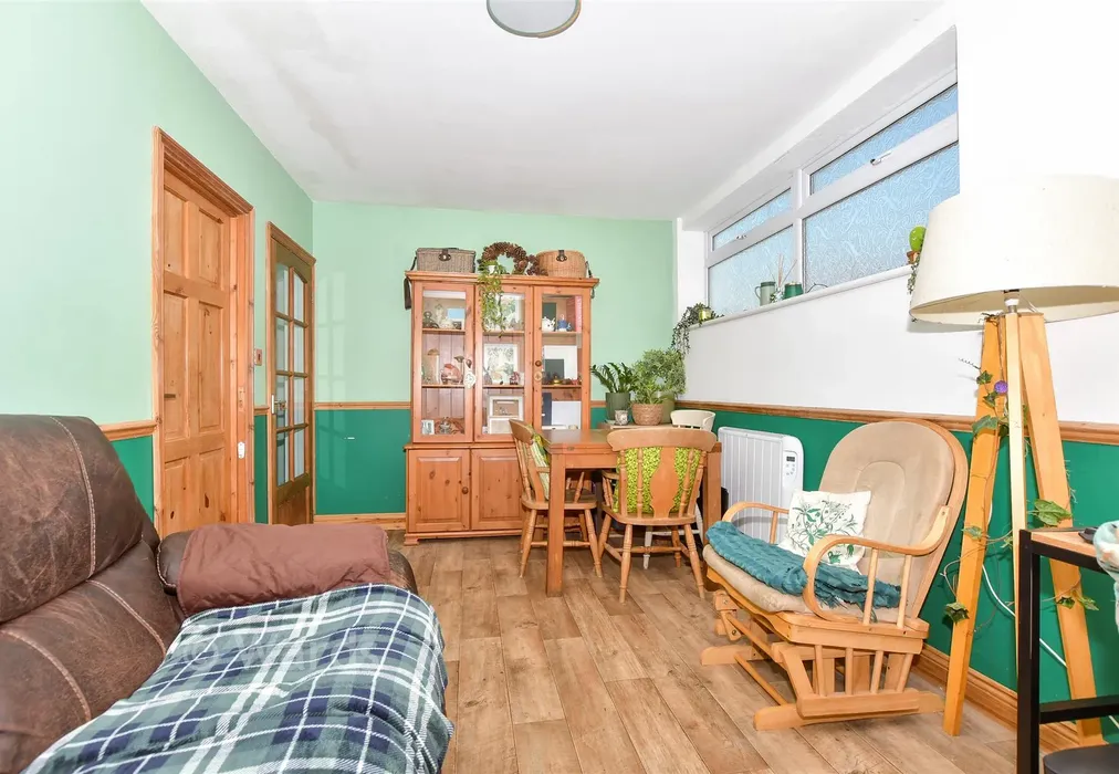Lounge - Alma Road, Folkestone, Kent - Wards of Kent