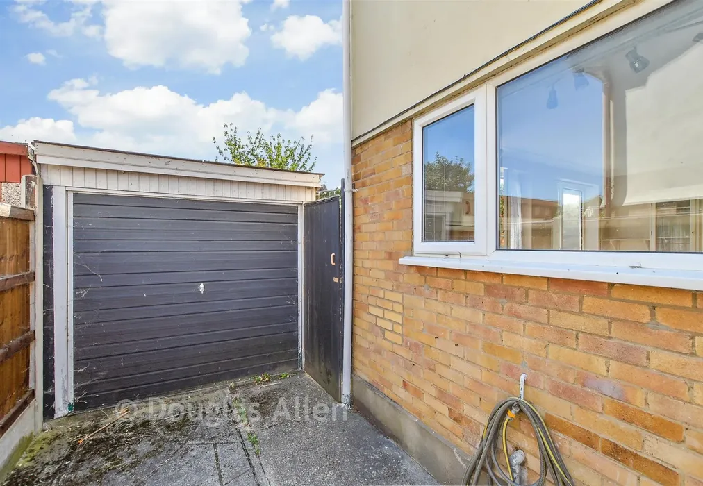 Garage - Charlotte Avenue, Wickford, Essex - Wards of Kent