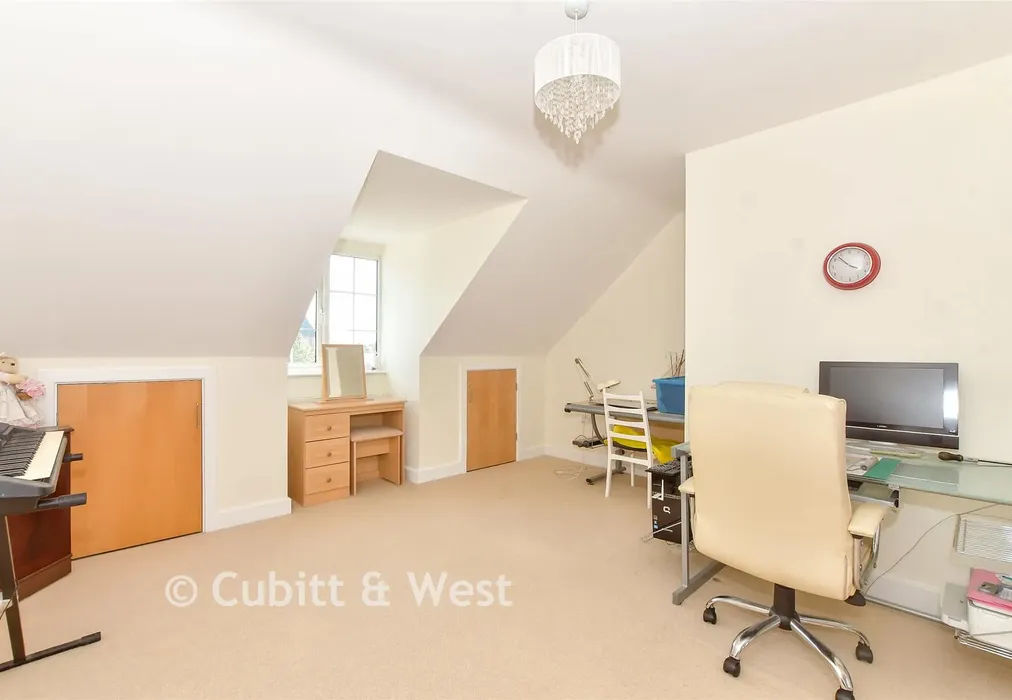 Bedroom 1 - London Road, Waterlooville, Hampshire - Wards of Kent