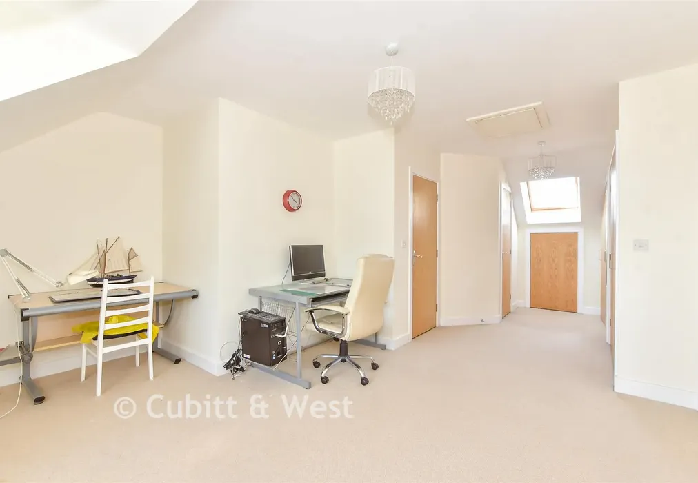 Bedroom 1 - London Road, Waterlooville, Hampshire - Wards of Kent