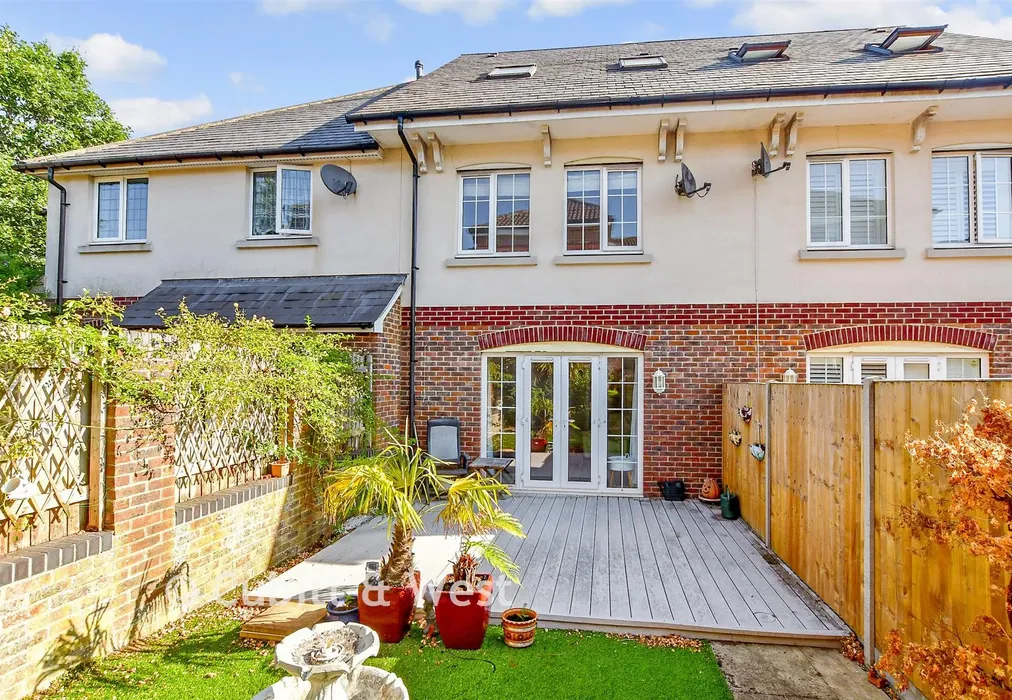Rear Garden - London Road, Waterlooville, Hampshire - Wards of Kent