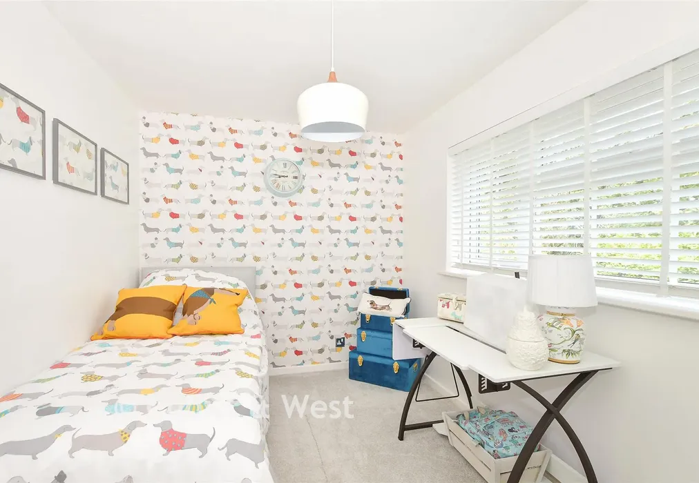 Bedroom 4 - Newlands Park, Copthorne, West Sussex - Wards of Kent