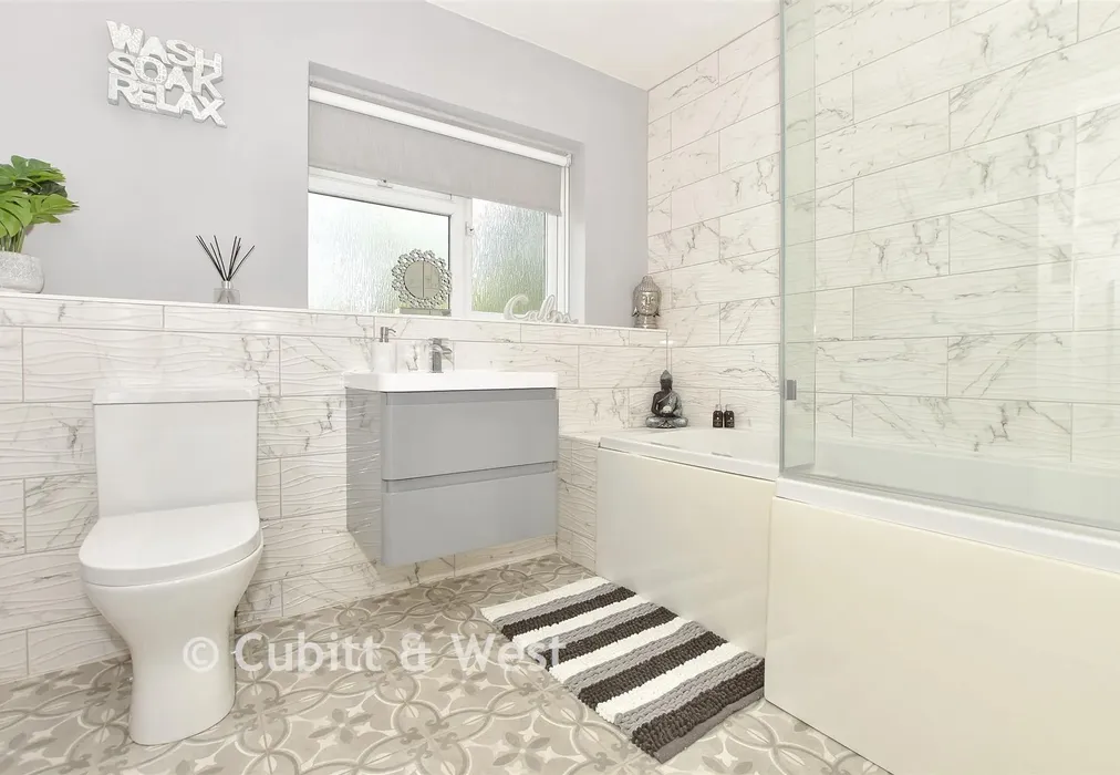 Bathroom - Newlands Park, Copthorne, West Sussex - Wards of Kent