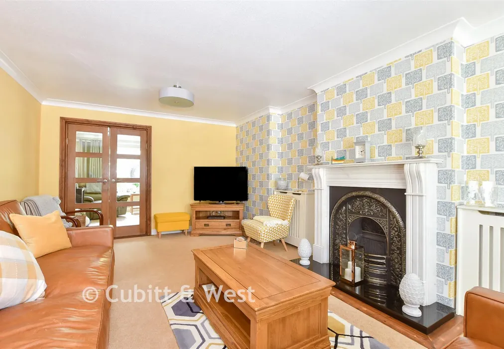 Lounge - Newlands Park, Copthorne, West Sussex - Wards of Kent