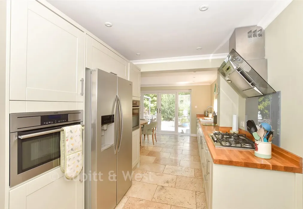 Kitchen - Newlands Park, Copthorne, West Sussex - Wards of Kent
