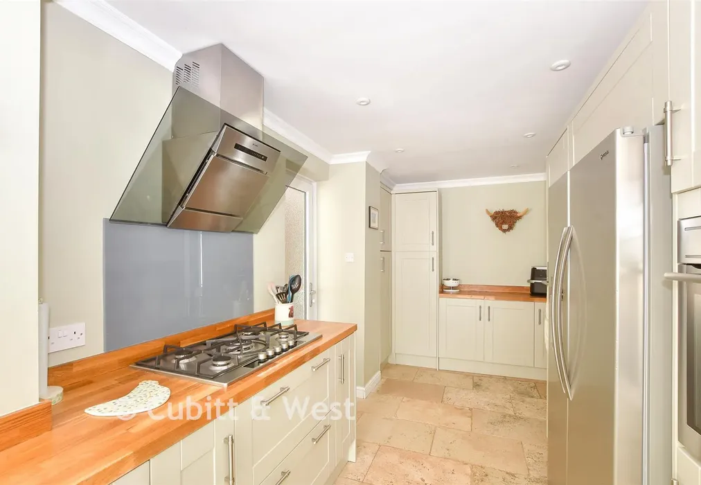 Kitchen - Newlands Park, Copthorne, West Sussex - Wards of Kent