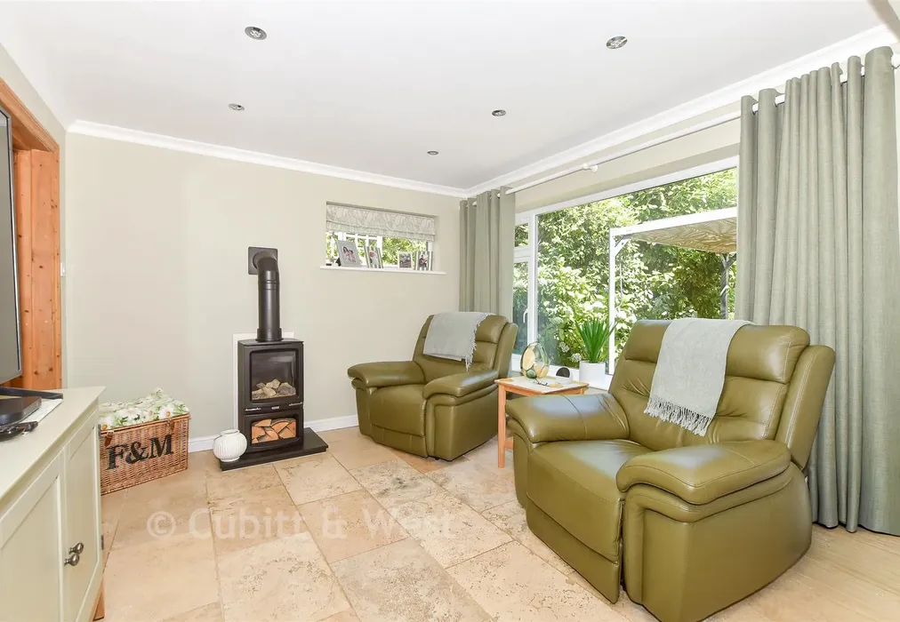 Family Area - Newlands Park, Copthorne, West Sussex - Wards of Kent