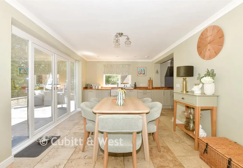 Family Area - Newlands Park, Copthorne, West Sussex - Wards of Kent