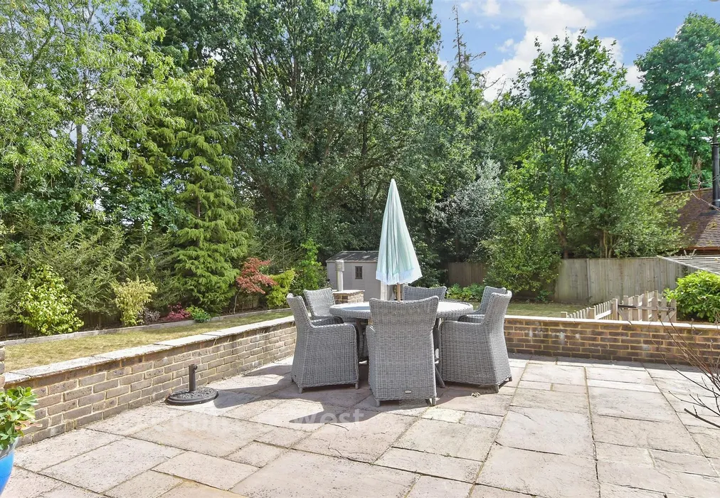 Rear Garden - Newlands Park, Copthorne, West Sussex - Wards of Kent