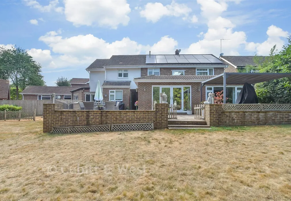 Rear Garden - Newlands Park, Copthorne, West Sussex - Wards of Kent
