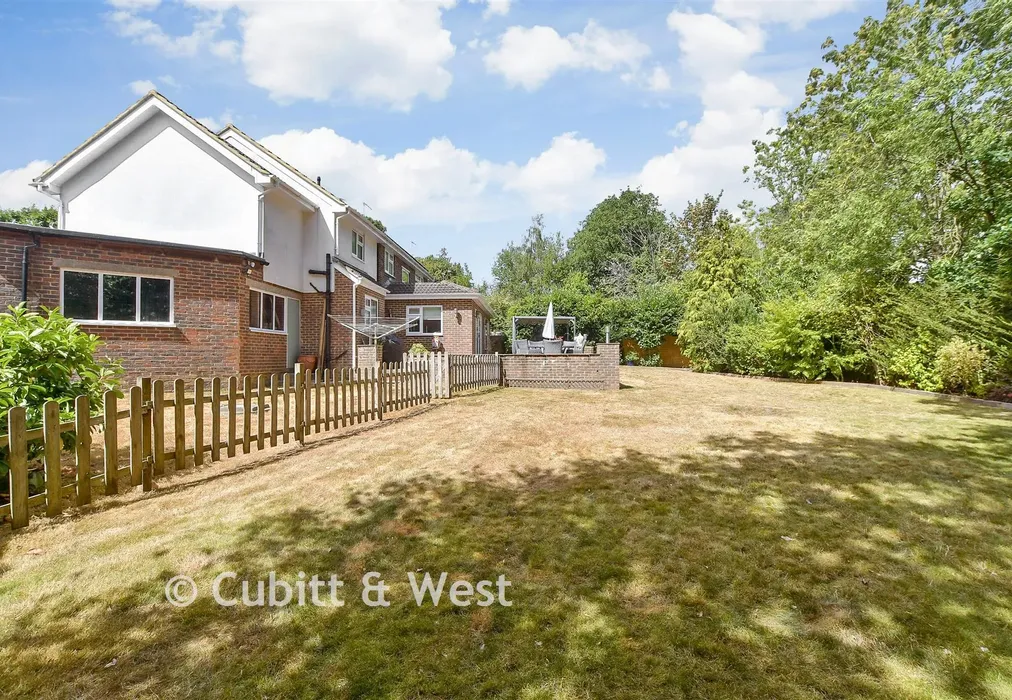 Rear Garden - Newlands Park, Copthorne, West Sussex - Wards of Kent