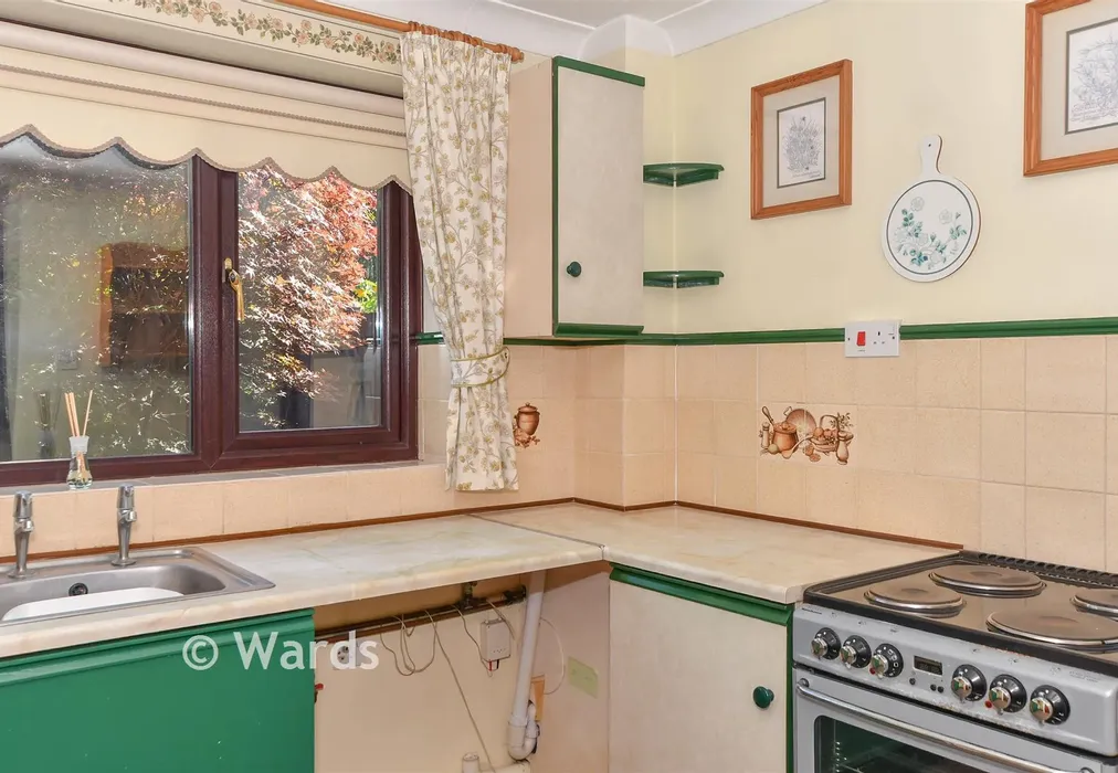 Internal Lifestyle Photograph - Glover Road, Willesborough, Kent - Wards of Kent