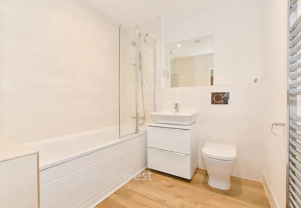 Bathroom - Marketfield Way, Redhill, Surrey - Wards of Kent