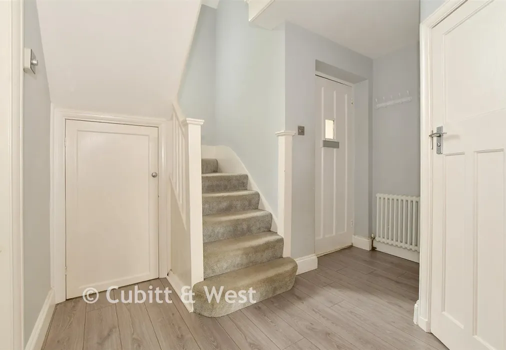 Entrance Hall - Coulsdon Road, Coulsdon, Surrey - Wards of Kent