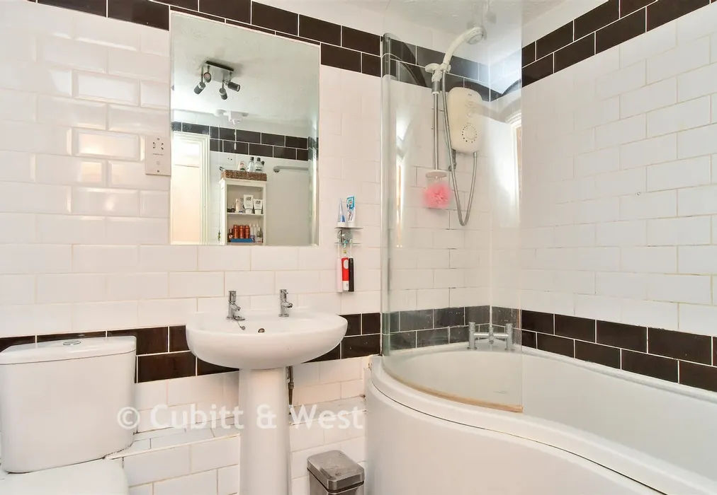 Bathroom - Tongdean Lane, Preston, East Sussex - Wards of Kent