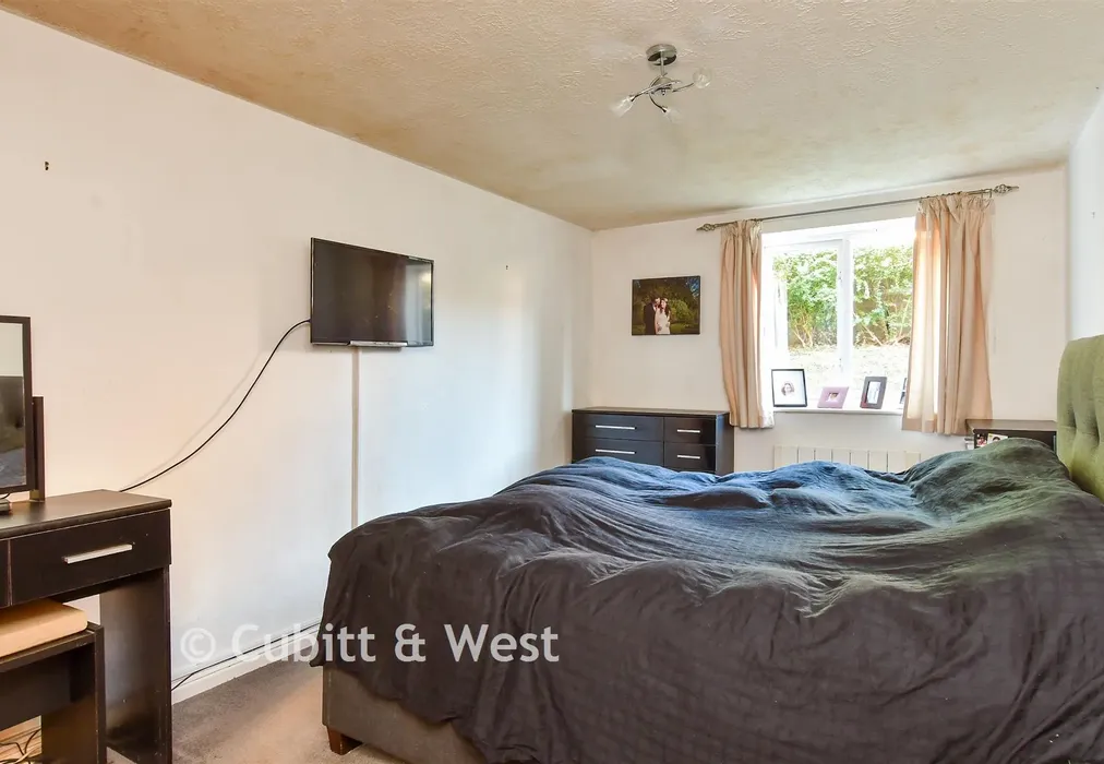 Bedroom 1 - Tongdean Lane, Preston, East Sussex - Wards of Kent