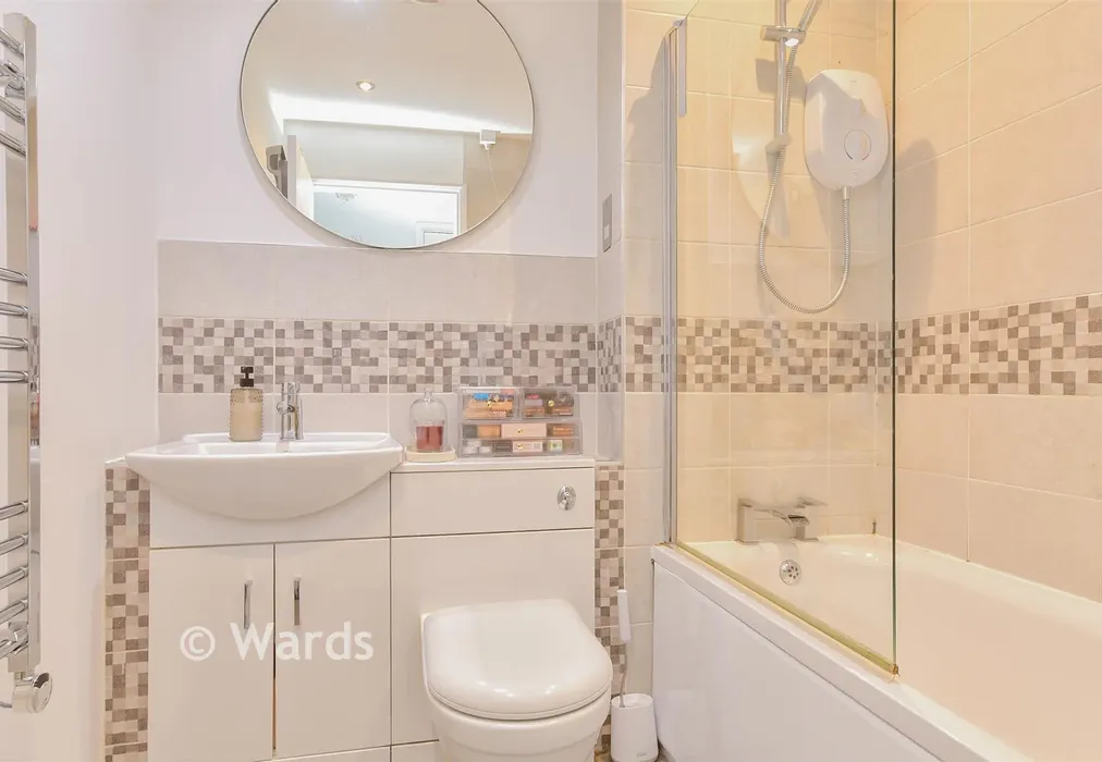 Bathroom - Edison Road, Welling, Kent - Wards of Kent