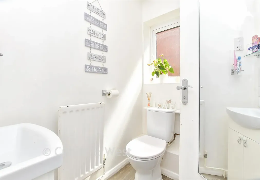 En-Suite Shower Room - Watlings Close, Croydon, Surrey - Wards of Kent