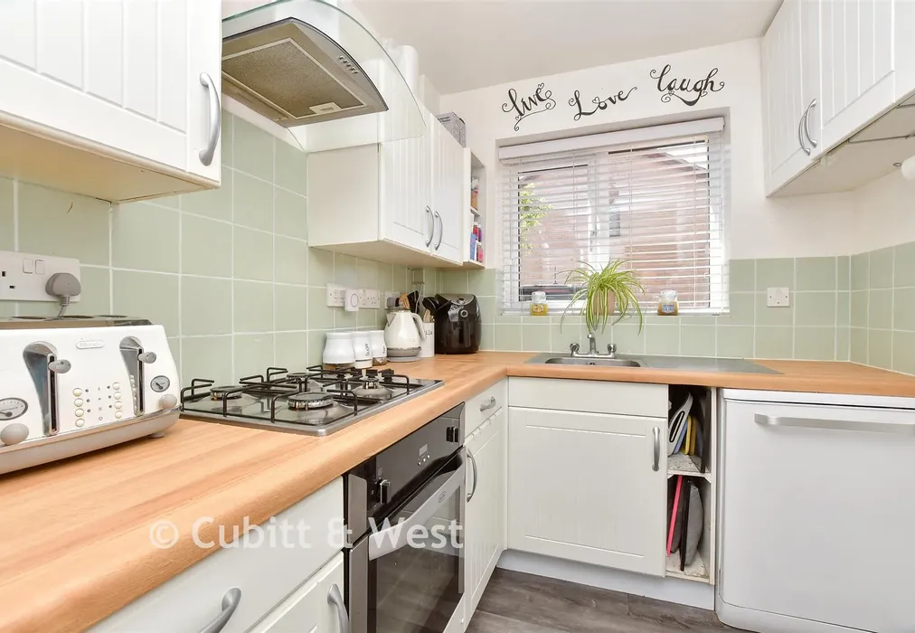 Kitchen - Watlings Close, Croydon, Surrey - Wards of Kent
