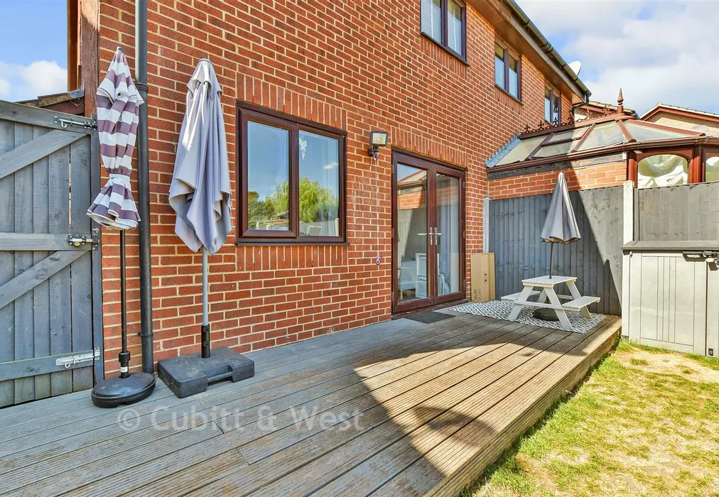 Rear Garden - Watlings Close, Croydon, Surrey - Wards of Kent