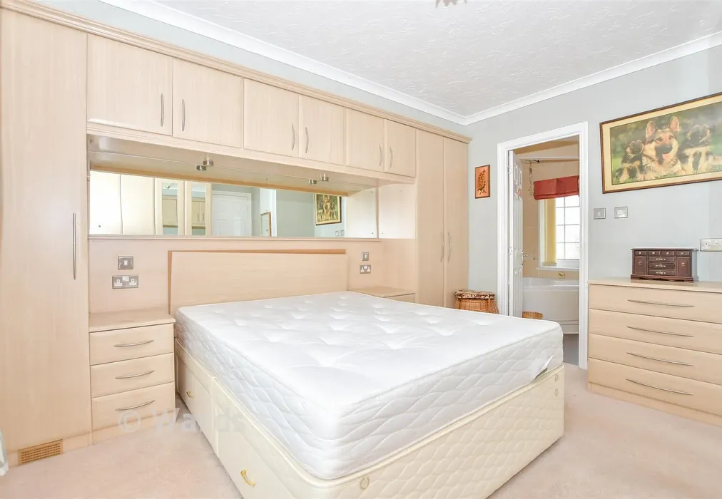 Bedroom 1 - Pilgrims Close, Harrietsham, Kent - Wards of Kent