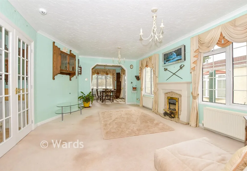 Lounge - Pilgrims Close, Harrietsham, Kent - Wards of Kent