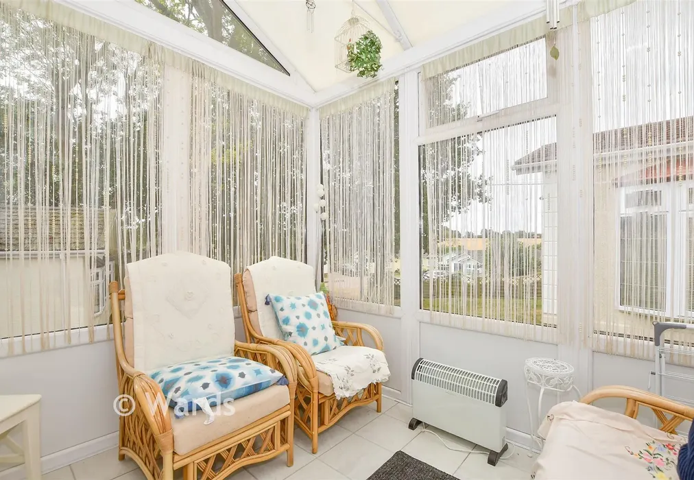 Conservatory - Pilgrims Close, Harrietsham, Kent - Wards of Kent