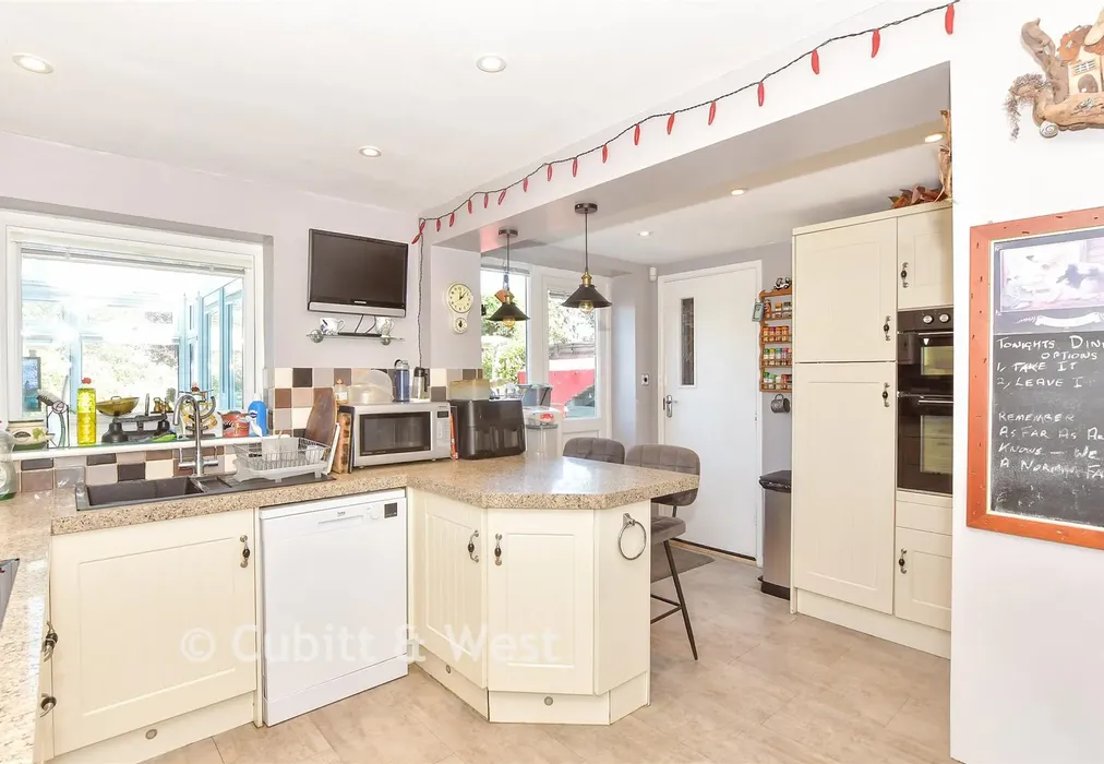 Kitchen - Tacklee Road, Yapton, West Sussex - Wards of Kent