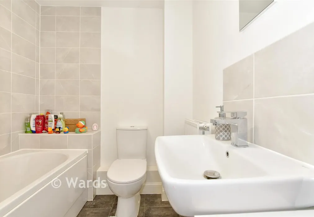 Bathroom - Stonecote Road, Aylesham, Kent - Wards of Kent