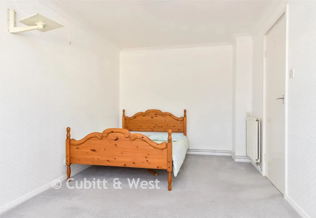 Bedroom 1 - Joyce Close, Wick, West Sussex - Wards of Kent
