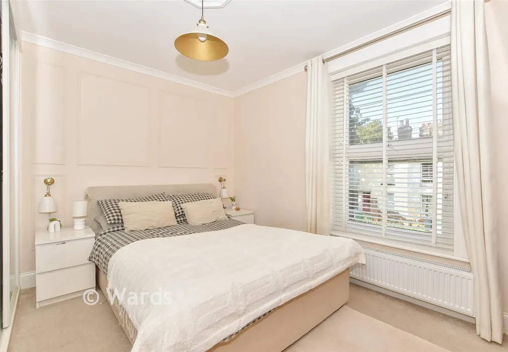 Bedroom 1 - St. George's Square, Maidstone, Kent - Wards of Kent