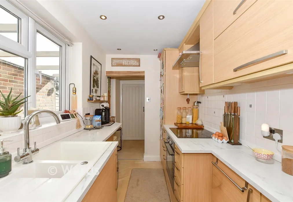 Kitchen - St. George's Square, Maidstone, Kent - Wards of Kent